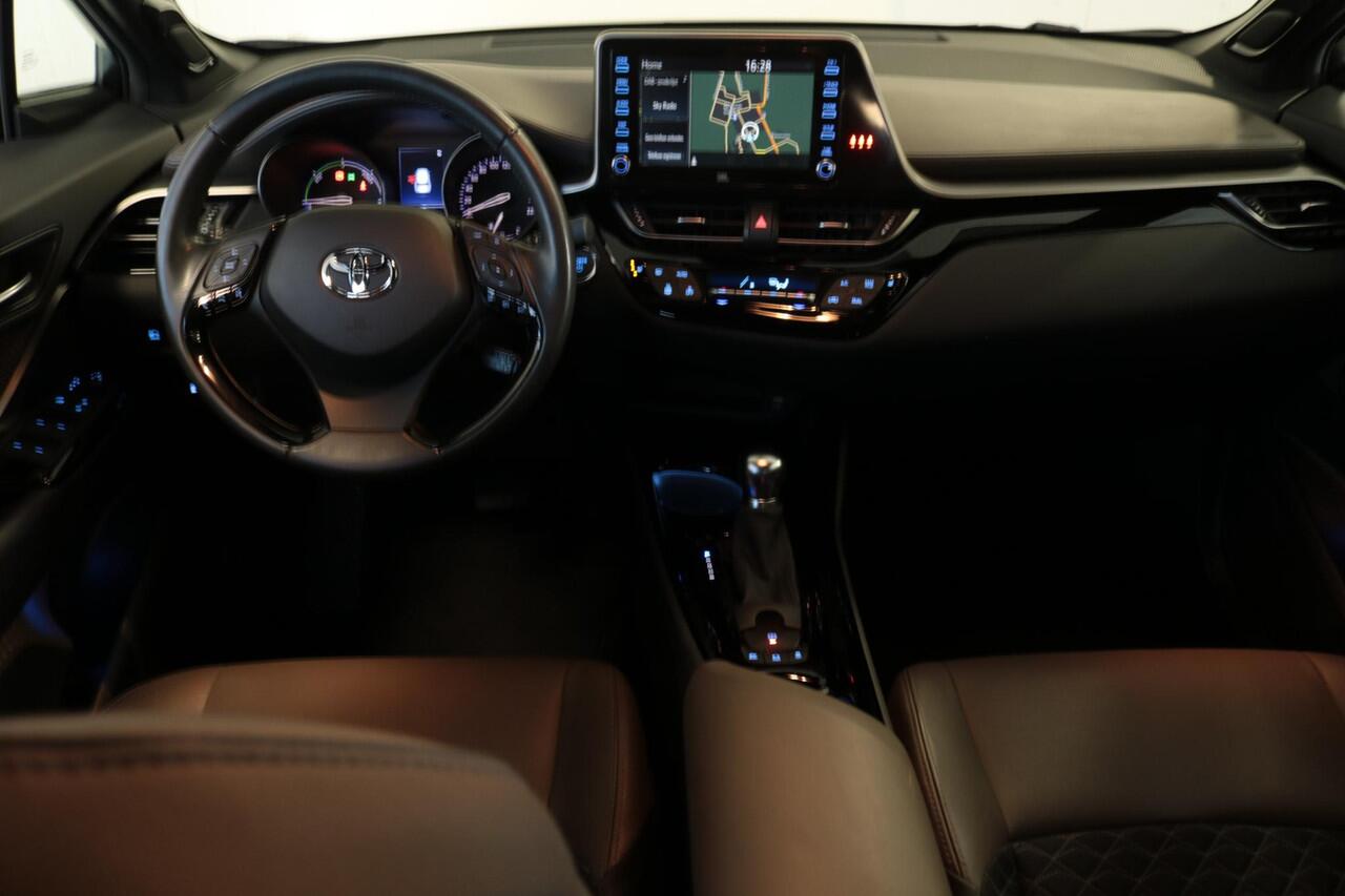 Toyota C-HR 1.8 Hybrid Executive, 1e eigenaar, JBL, BSM , Apple Carplay & Android Auto
