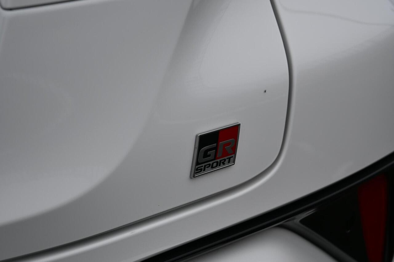 Toyota C-HR 1.8 Hybrid GR-Sport | AUTOMAAT | CAMERA | STOELVERWARMING | NAVI | JBL | CRUISE CONTROL | CLIMATE CONTROL | PDC | LMV