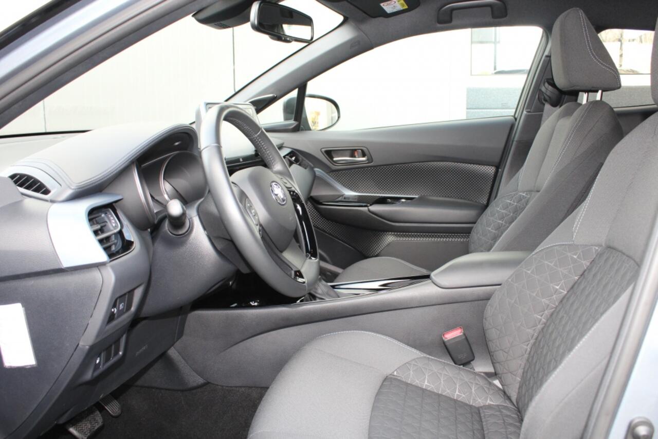 Toyota C-HR 2.0 First Edition PDC / BSM / Stoelverwarming / Navigatie