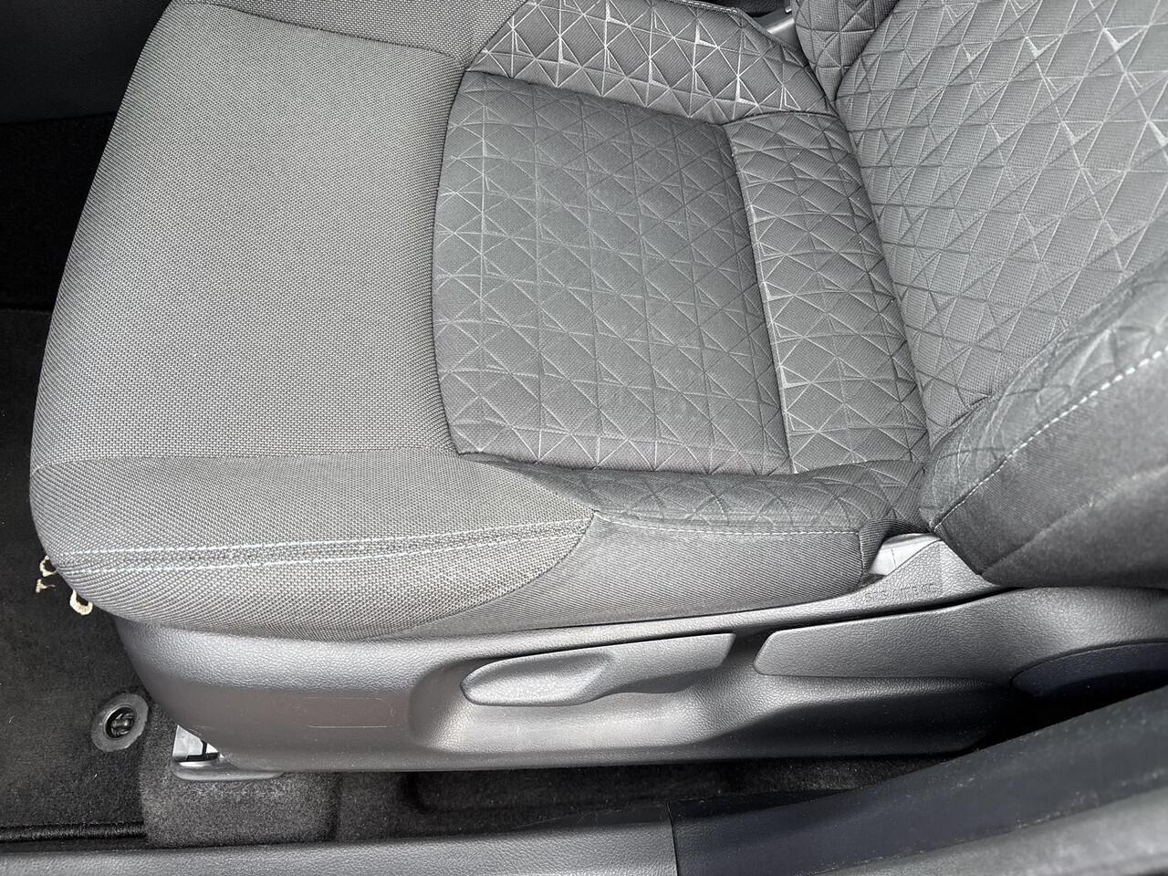 Toyota C-HR 1.8 Hybrid Dynamic | Navigatie | Apple CarPlay/Android auto | Achteruitrijcamera | Trekhaak