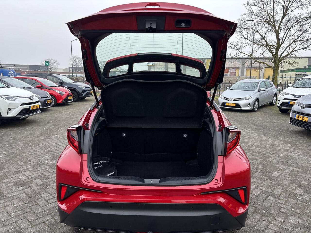 Toyota C-HR 1.8 Hybrid Dynamic | Navigatie | Apple CarPlay/Android auto | Achteruitrijcamera | Trekhaak