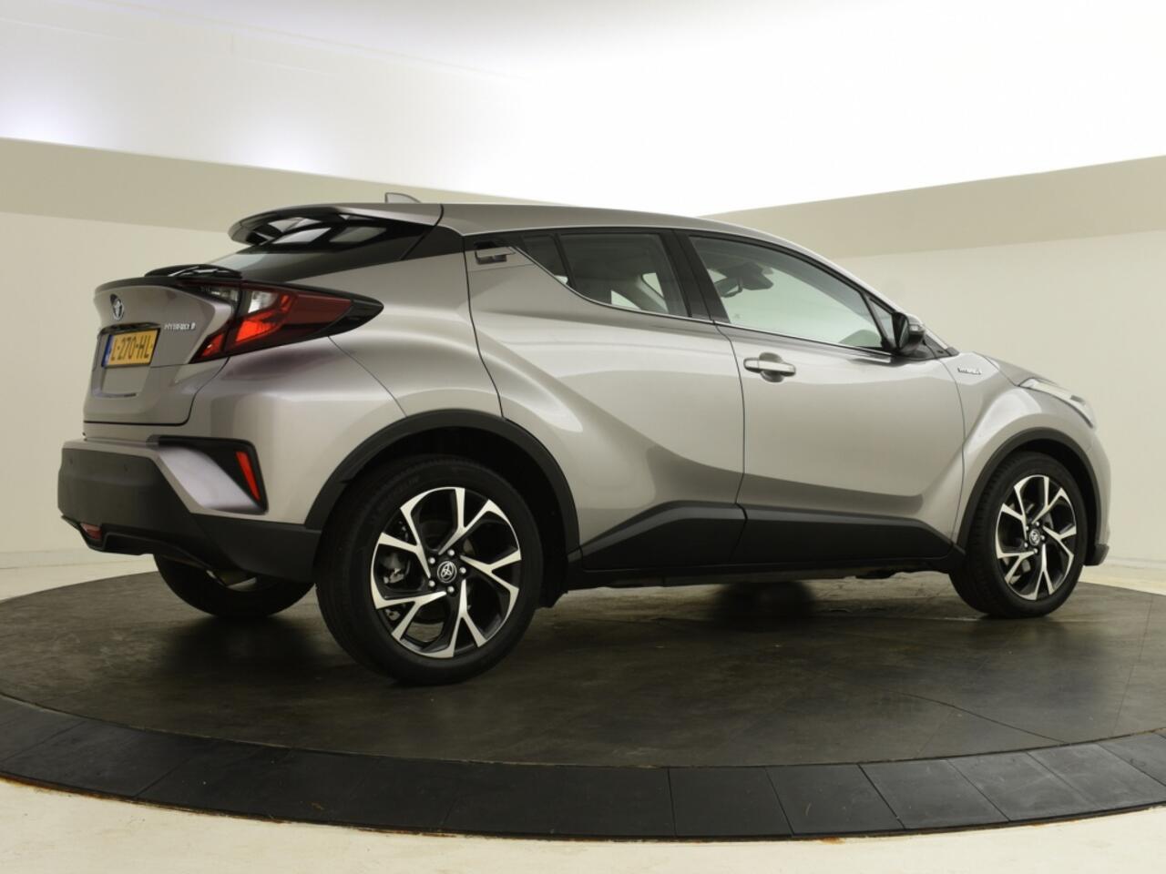 Toyota C-HR 1.8 Hybrid Dynamic | Parkeersensoren V+A | Navigatie