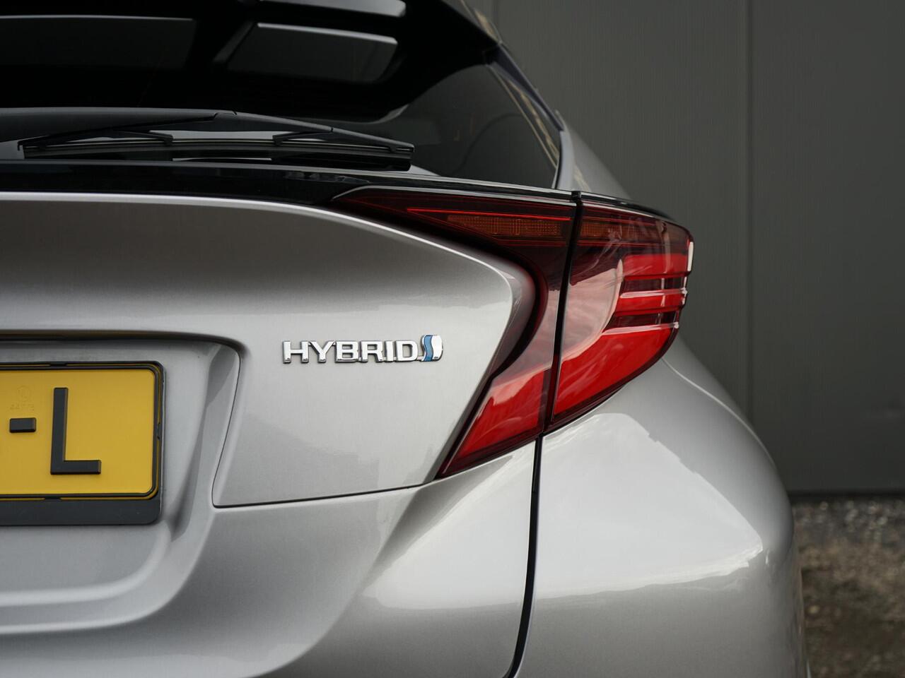 Toyota C-HR 2.0 Hybrid Dynamic 1e eig / Dealeronderhouden / Two tone / LED pakket / Stoelverw / Navi / Carplay /