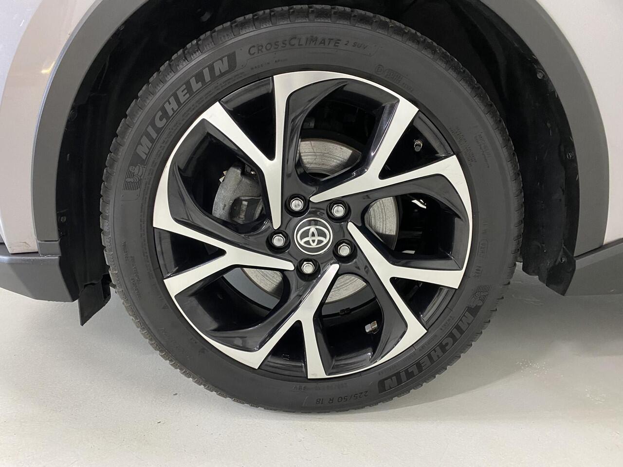 Toyota C-HR 2.0 Hybrid Style JBL-sound Camera 18 inch Kelly's go