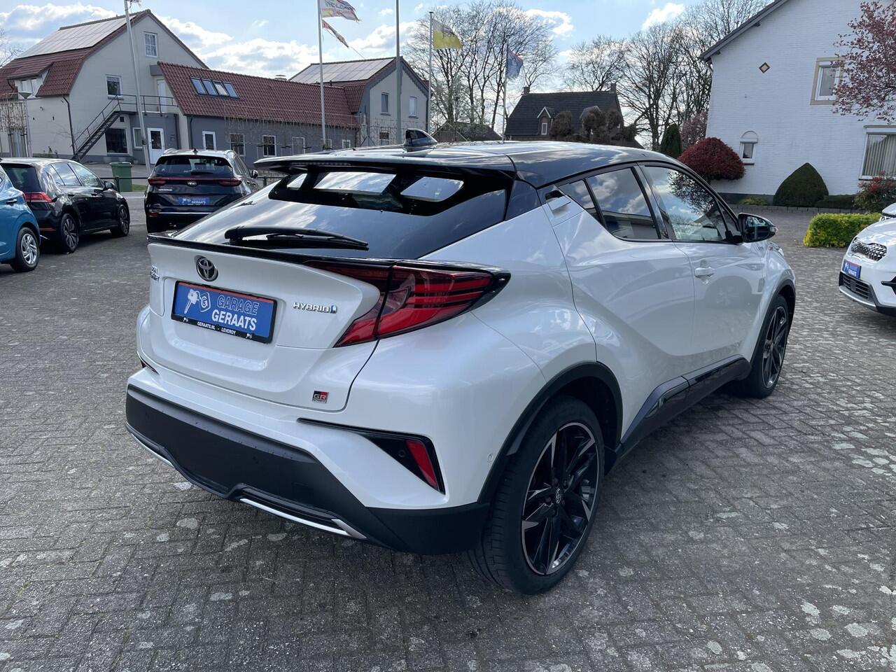 Toyota C-HR 1.8 Hybrid GR-Sport | Dealer onderhouden, 1e eigenaar, Alcantara/Leder, Elektr. Stoel, 19 inch, LED, Bi-Tone, Full Option!