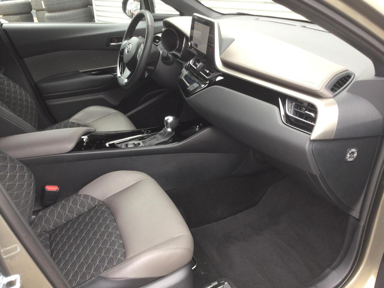 Toyota C-HR 1.8 Hybrid Executive | Dealer onderhouden | LED |