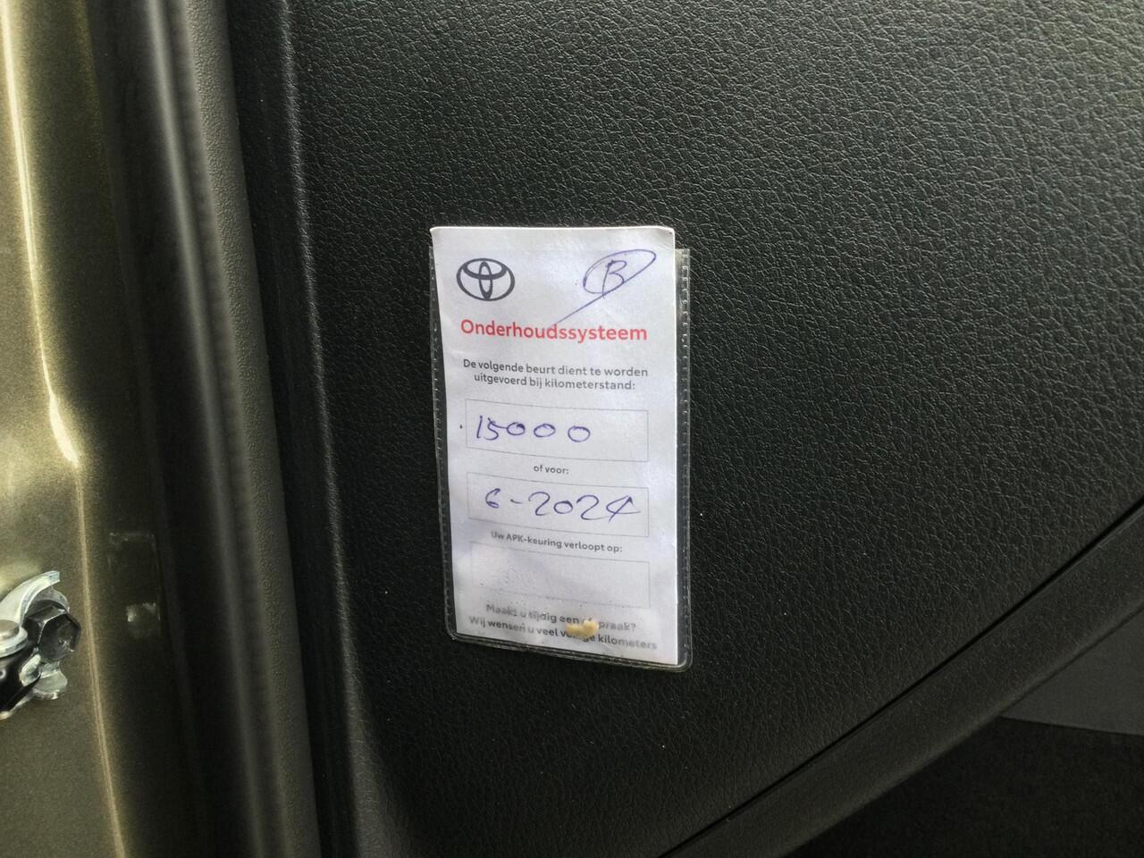 Toyota C-HR 1.8 Hybrid Executive | Dealer onderhouden | LED |