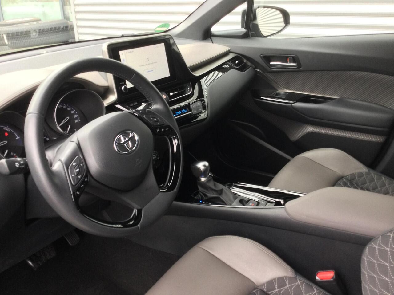 Toyota C-HR 1.8 Hybrid Executive | Dealer onderhouden | LED |