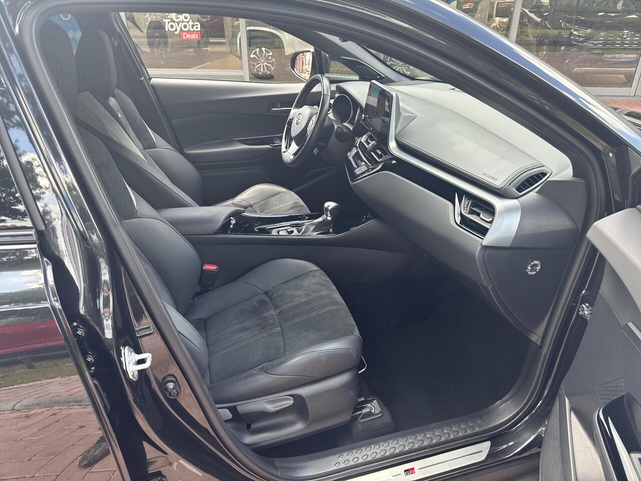 Toyota C-HR 1.8 Hybrid GR-Sport Plus | 06-10141018 Voor meer informatie