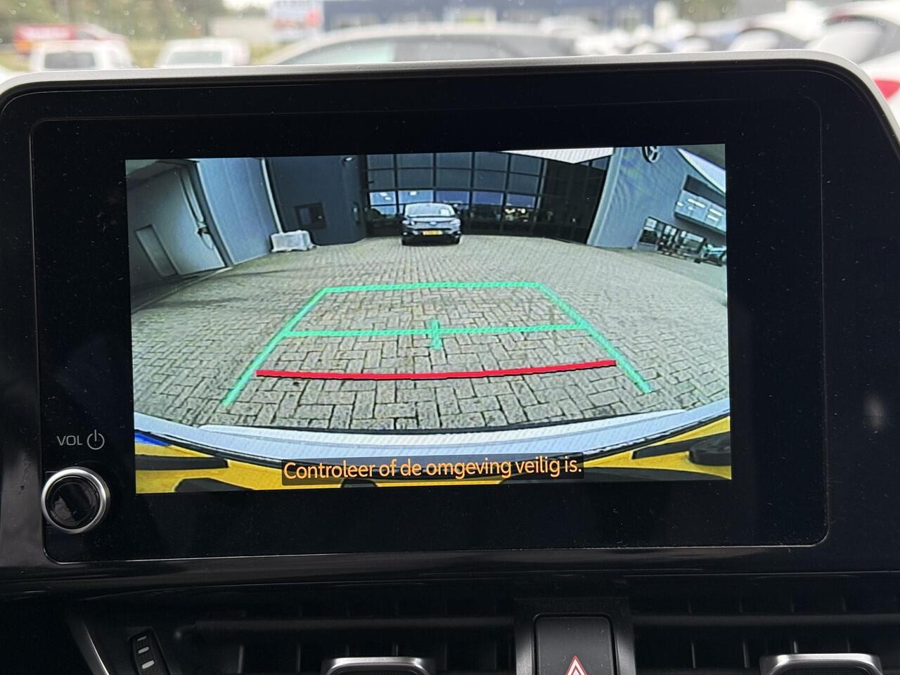 Toyota C-HR 2.0 Hybrid Dynamic **NAVIGATIE/ STOELVERWARMING/ KEYLESS/ DODEHOEK DETECTIE**