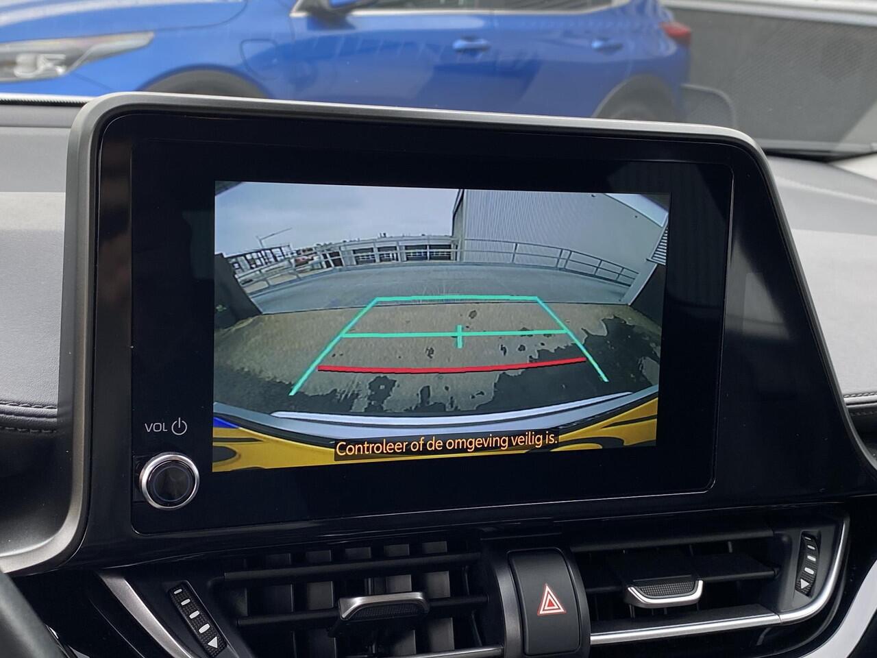 Toyota C-HR 2.0 Hybrid Dynamic 180PK! NL-auto! Keyless, navigatie, Apple CarPlay/Android Auto, achteruitrij camera, parkeersesoren v&a, adaptieve cruise control