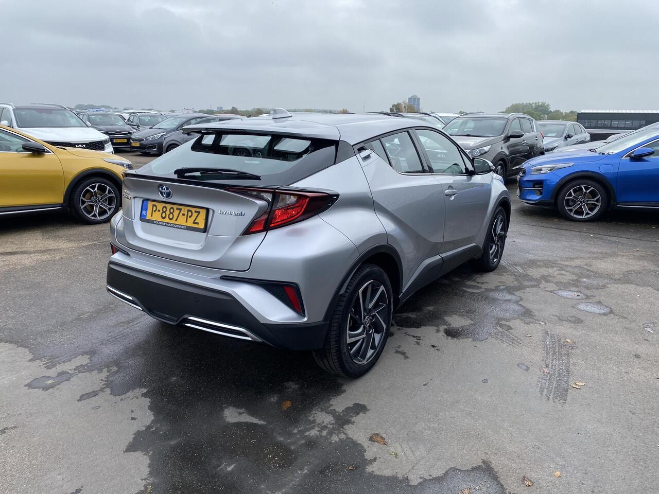 Toyota C-HR 2.0 Hybrid Dynamic 180PK! NL-auto! Keyless, navigatie, Apple CarPlay/Android Auto, achteruitrij camera, parkeersesoren v&a, adaptieve cruise control