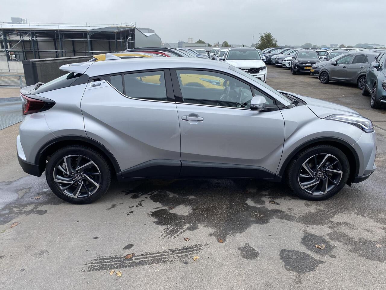 Toyota C-HR 2.0 Hybrid Dynamic 180PK! NL-auto! Keyless, navigatie, Apple CarPlay/Android Auto, achteruitrij camera, parkeersesoren v&a, adaptieve cruise control