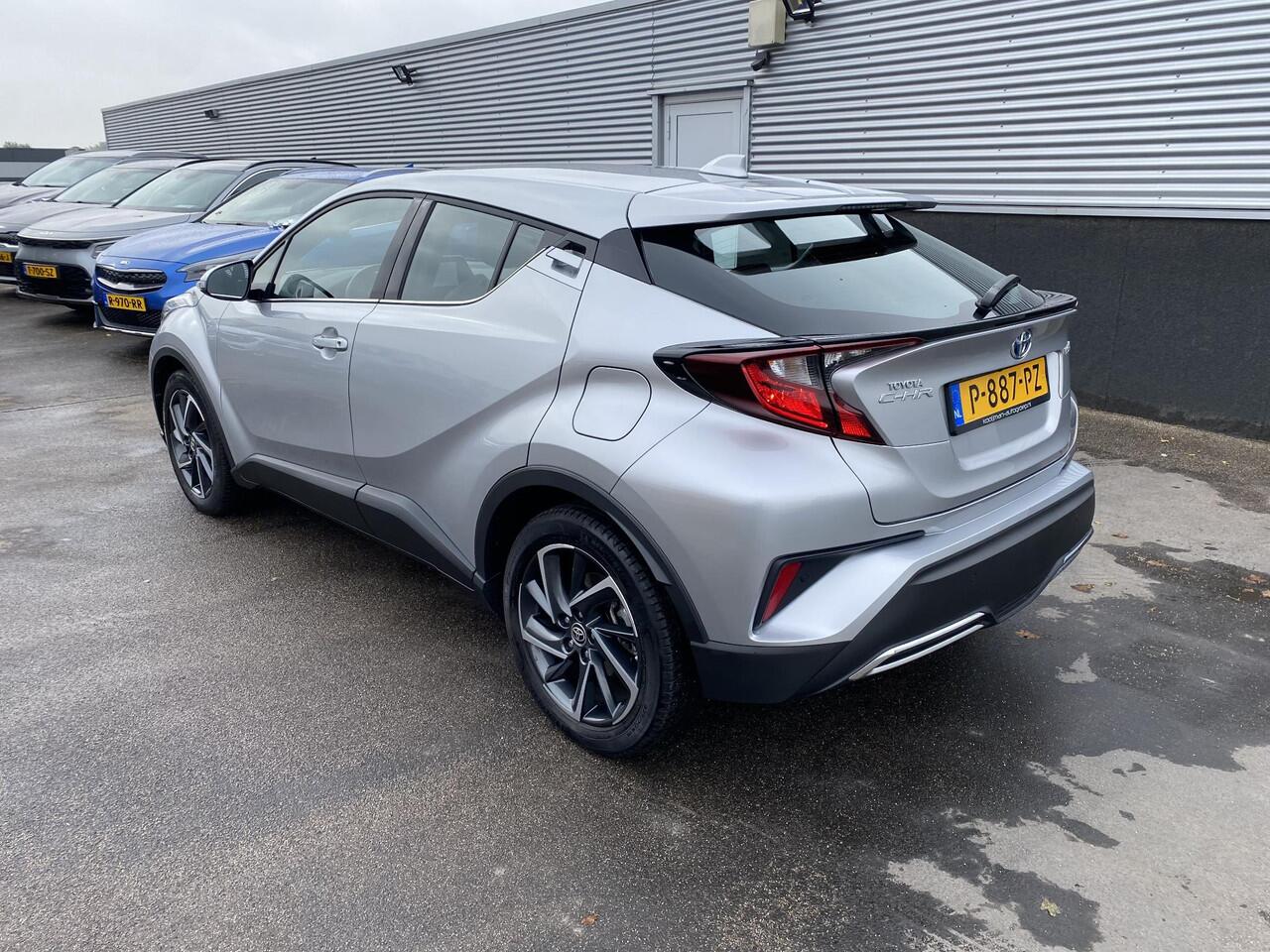 Toyota C-HR 2.0 Hybrid Dynamic 180PK! NL-auto! Keyless, navigatie, Apple CarPlay/Android Auto, achteruitrij camera, parkeersesoren v&a, adaptieve cruise control