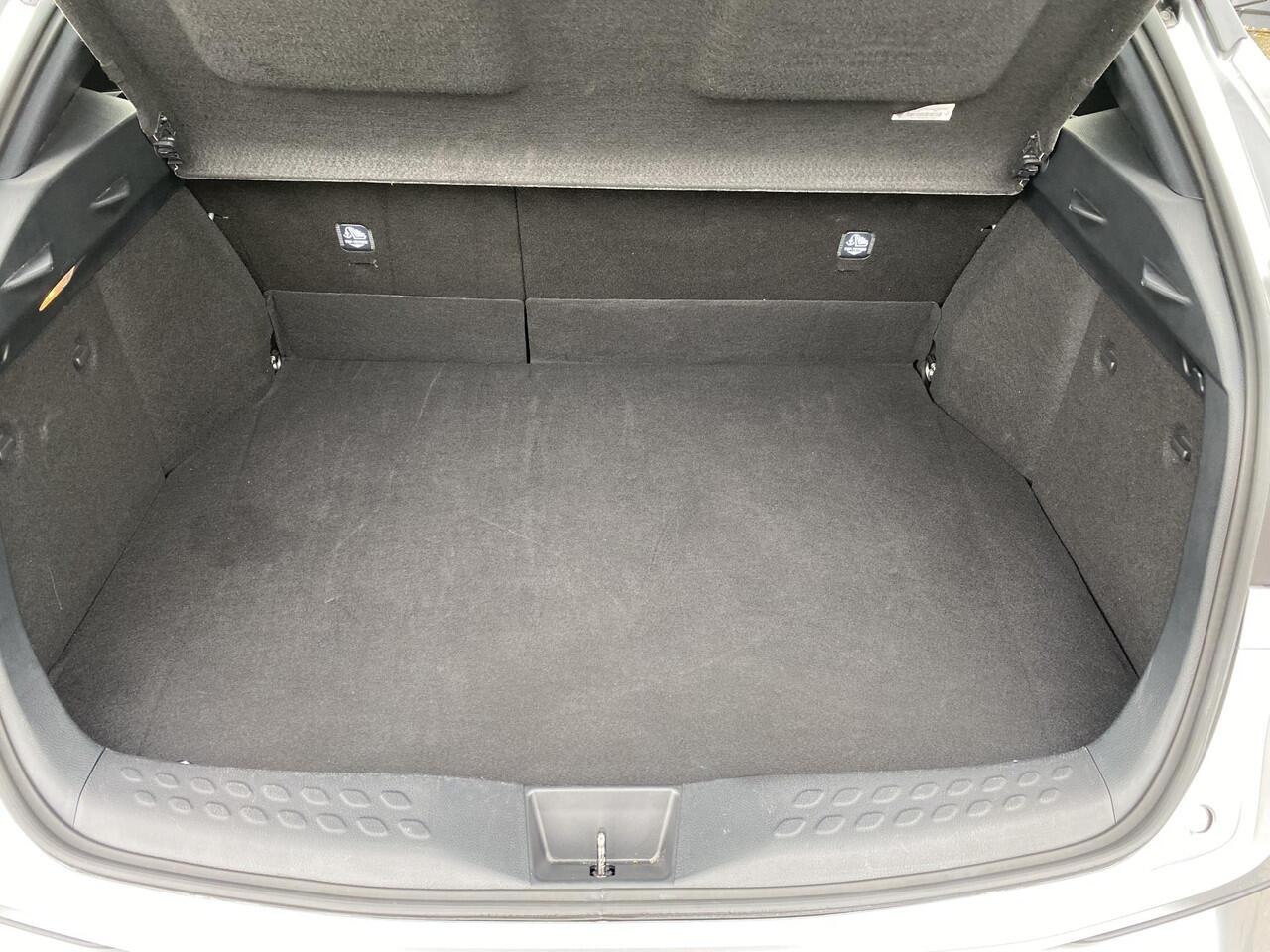 Toyota C-HR 2.0 Hybrid Dynamic 180PK! NL-auto! Keyless, navigatie, Apple CarPlay/Android Auto, achteruitrij camera, parkeersesoren v&a, adaptieve cruise control