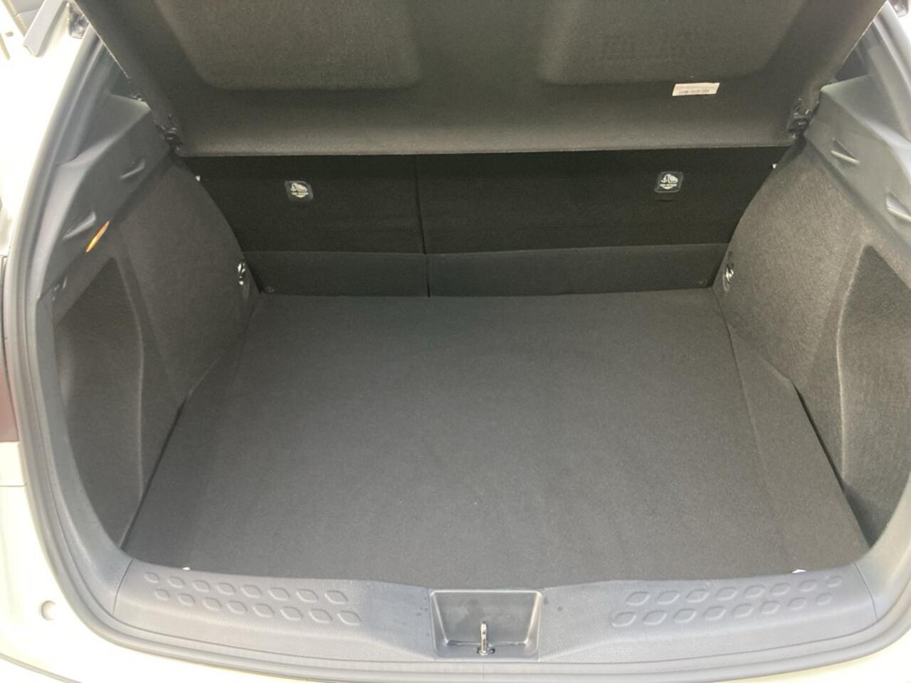 Toyota C-HR 1.8 Hybrid Bi-Tone / Navigatie