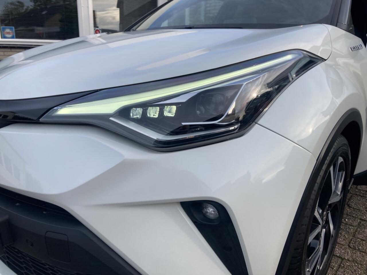 Toyota C-HR 1.8 Hybrid Bi-Tone / Navigatie
