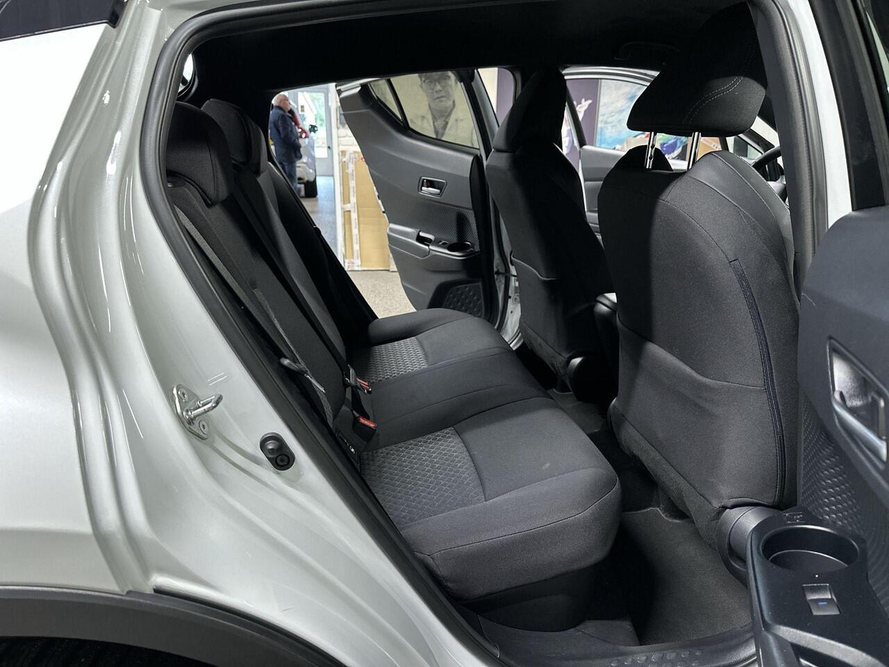 Toyota C-HR 2.0 Hybrid Style Automaat | Navi | Camera | Stuur en Stoelverwarming