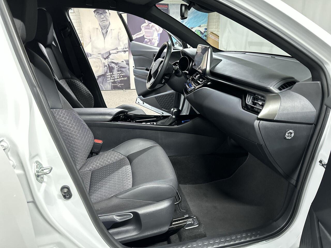 Toyota C-HR 2.0 Hybrid Style Automaat | Navi | Camera | Stuur en Stoelverwarming