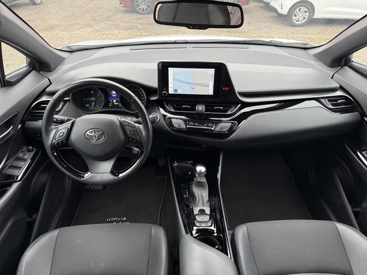 Toyota C-HR 2.0 Hybrid Bi-Tone **NAVIGATIE/ STOELVERWARMING/ KEYLESS/ DODEHOEK DETECTIE**