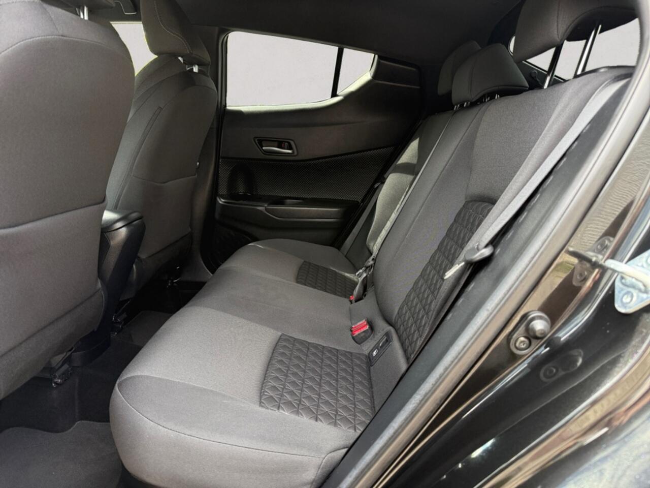 Toyota C-HR 1.8 Hybrid Dynamic TEAM D | Camera | Cruise | Climate control