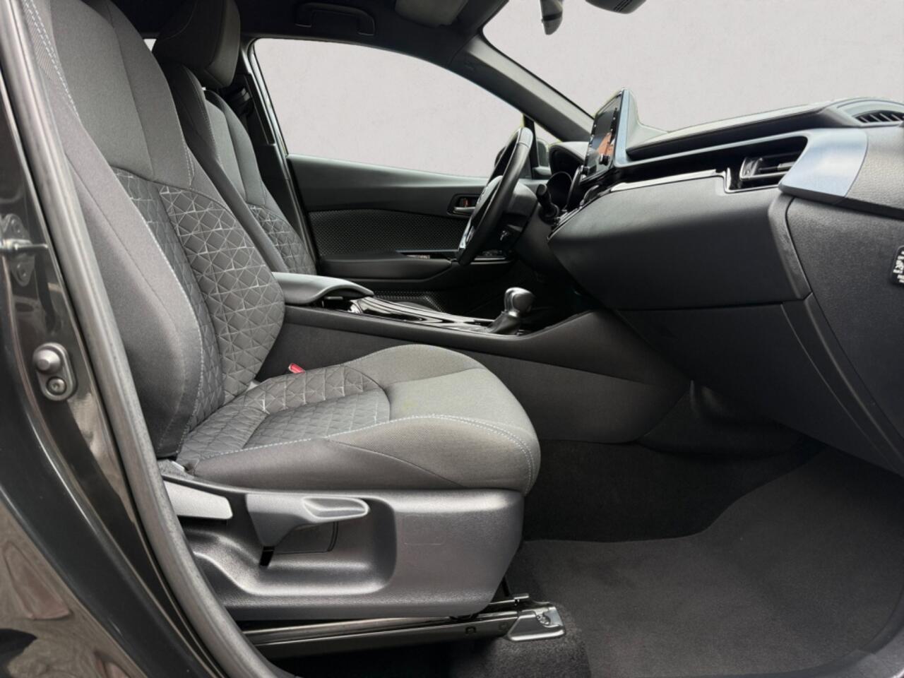 Toyota C-HR 1.8 Hybrid Dynamic TEAM D | Camera | Cruise | Climate control