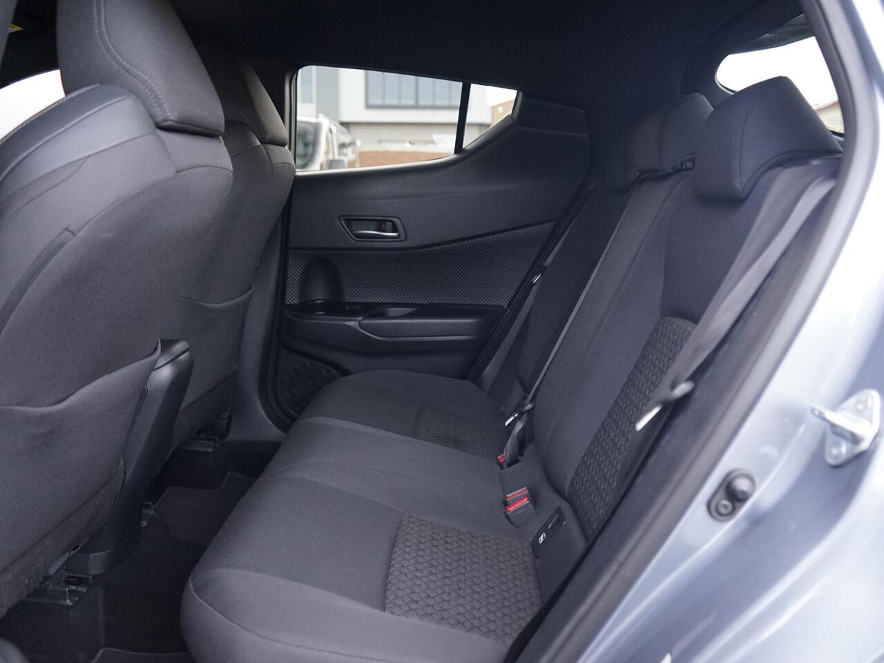 Toyota C-HR 1.8 Hybrid Dynamic Camera / 18'' LM velgen / Stoel+ stuurverw. / Privacy glass / LED / Adap. cruise