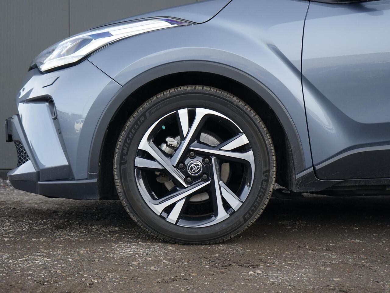 Toyota C-HR 1.8 Hybrid Dynamic Camera / 18'' LM velgen / Stoel+ stuurverw. / Privacy glass / LED / Adap. cruise