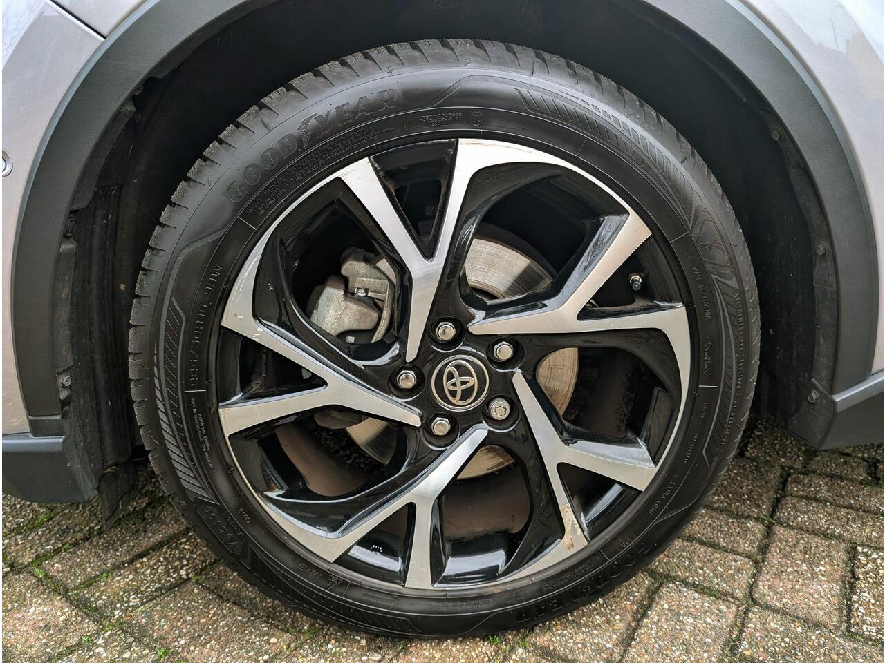 Toyota C-HR 1.8 Hybrid Lounge All-in prijs!