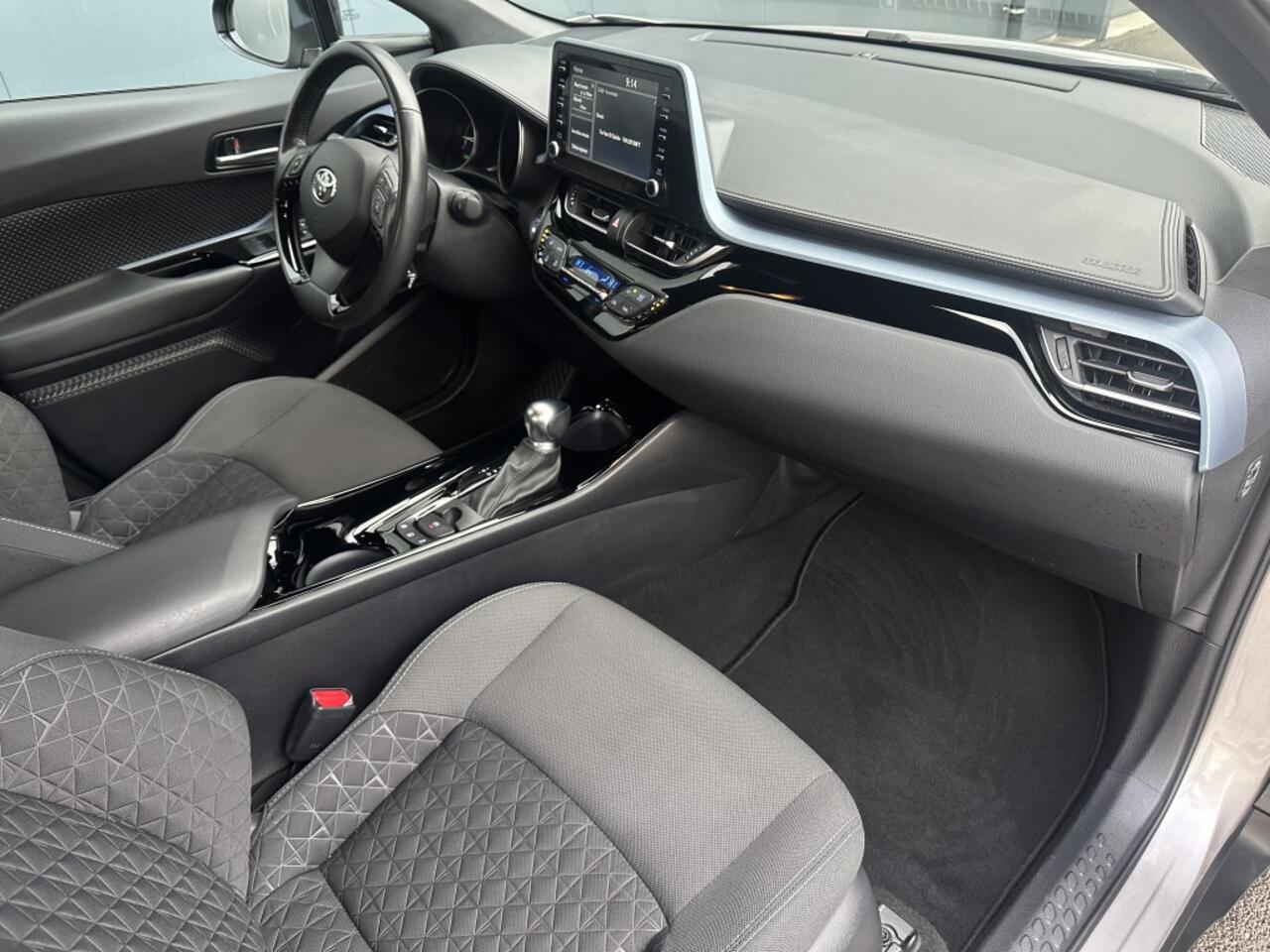 Toyota C-HR 2.0 Hybrid Executive / afneembare trekhaak!