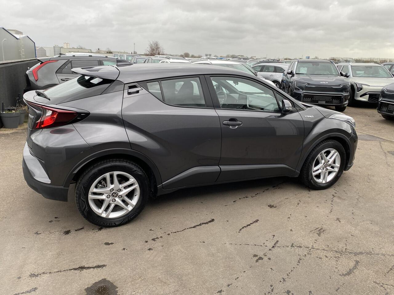 Toyota C-HR 1.8 Hybrid Active Cruise control, airconditioning, achteruitrij camera, nette auto, keyless, navigatie Apple CarPlay/Android Auto