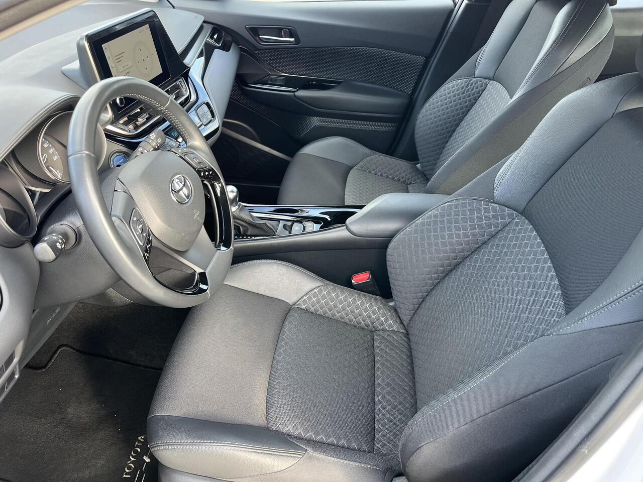 Toyota C-HR 1.8 Hybrid Dynamic | Trekhaak | Parkeersensoren | Carplay | Keyless entry |