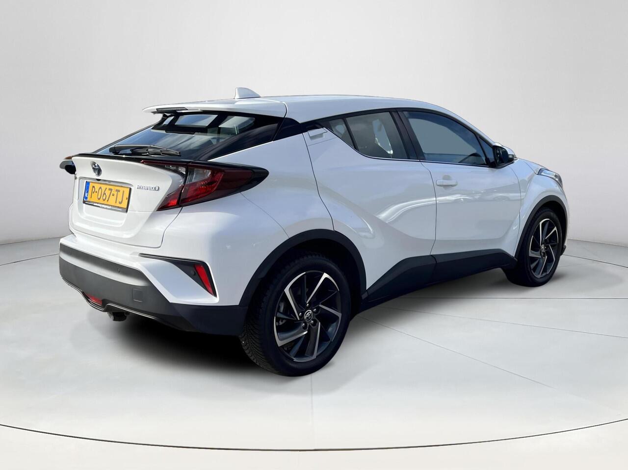 Toyota C-HR 1.8 Hybrid Dynamic | Trekhaak | Parkeersensoren | Carplay | Keyless entry |