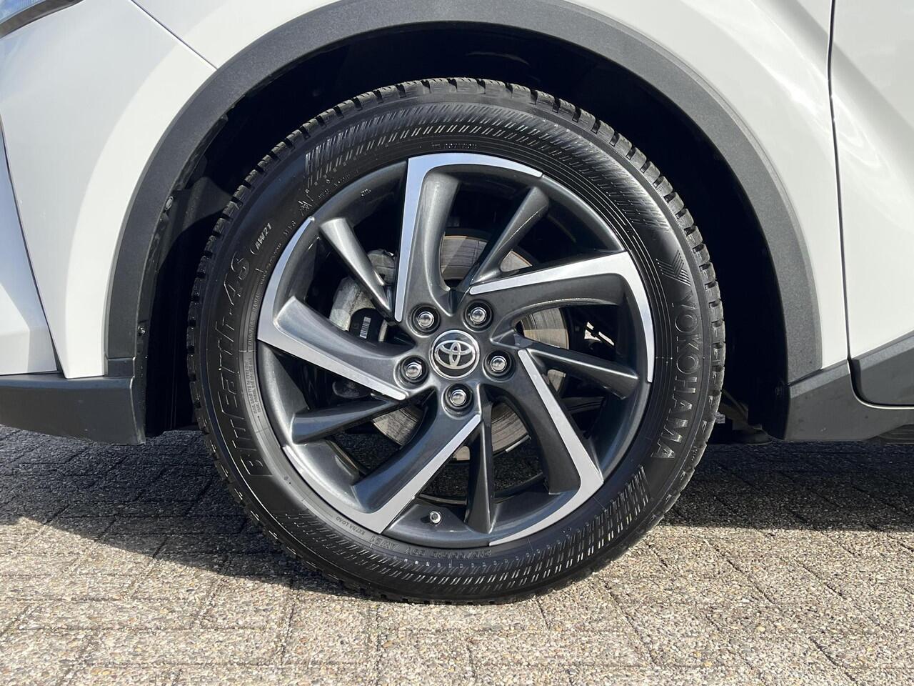 Toyota C-HR 1.8 Hybrid Dynamic | Trekhaak | Parkeersensoren | Carplay | Keyless entry |