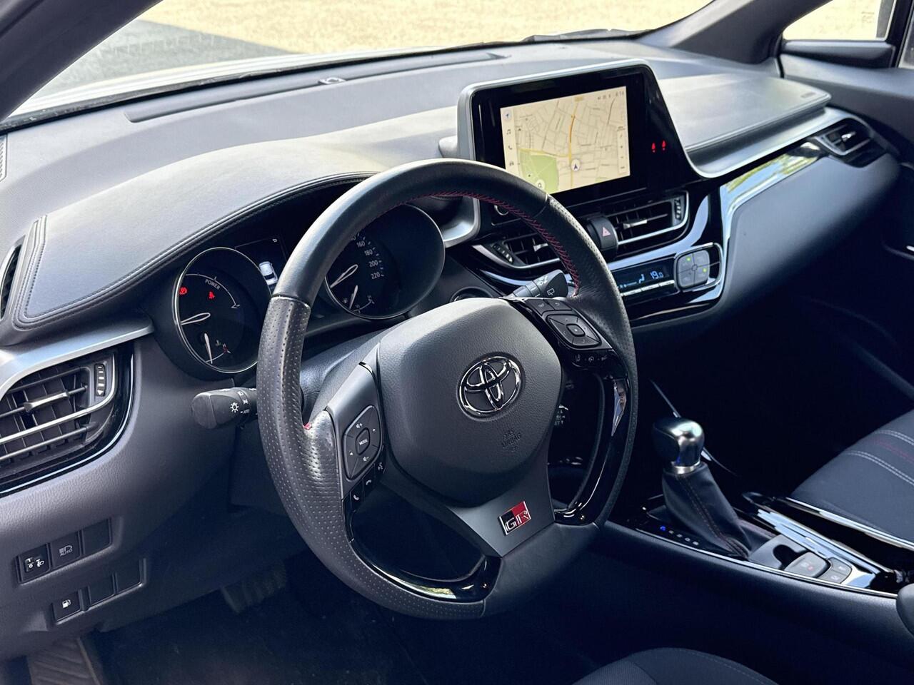 Toyota C-HR 1.8 Hybrid GR-Sport **NAVIGATIE/ KEYLESS/ PARKEERSENSOREN VOOR EN ACHTER/ 36 MAANDEN GARANTIE**