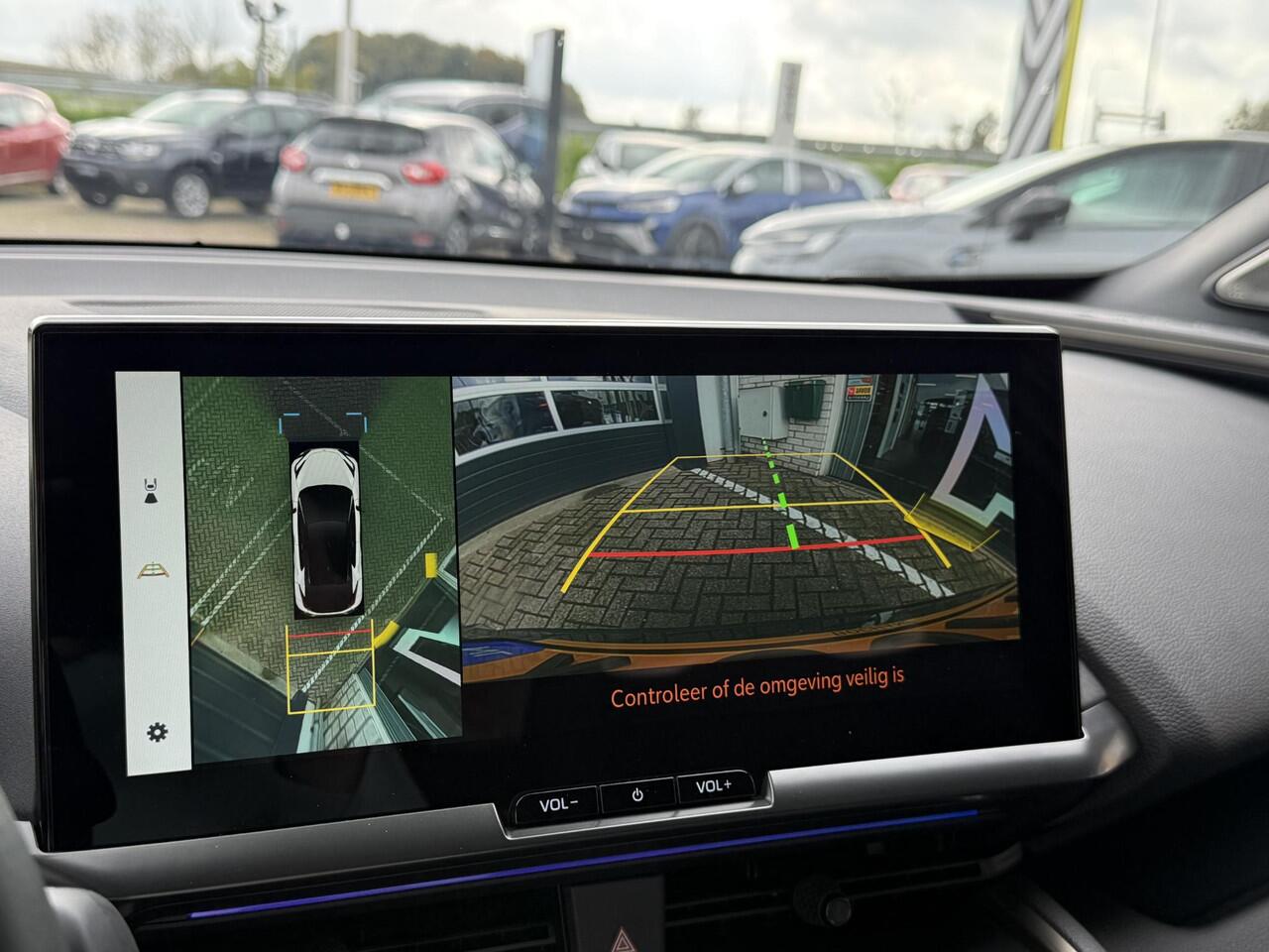 Toyota C-HR 1.8 Hybrid Executive | NAP | 1e eigenaar | Dealer onderhouden | 360 graden camera | Stoelverwarming | Pano dak | Elektrische bestuurderstoel | Heads-up display | Cruise adaptief |