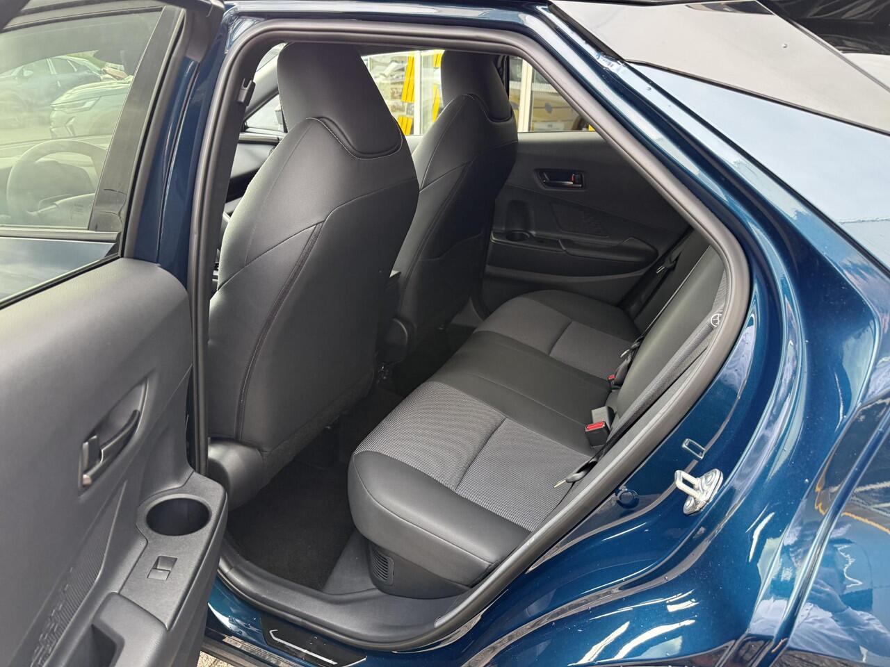 Toyota C-HR 1.8 Hybrid Executive | NAP | 1e eigenaar | Dealer onderhouden | 360 graden camera | Stoelverwarming | Pano dak | Elektrische bestuurderstoel | Heads-up display | Cruise adaptief |