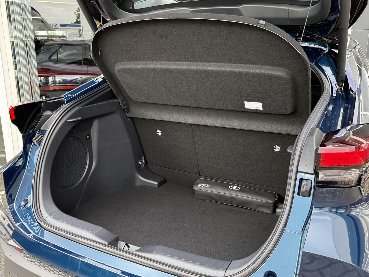 Toyota C-HR 1.8 Hybrid Executive | NAP | 1e eigenaar | Dealer onderhouden | 360 graden camera | Stoelverwarming | Pano dak | Elektrische bestuurderstoel | Heads-up display | Cruise adaptief |