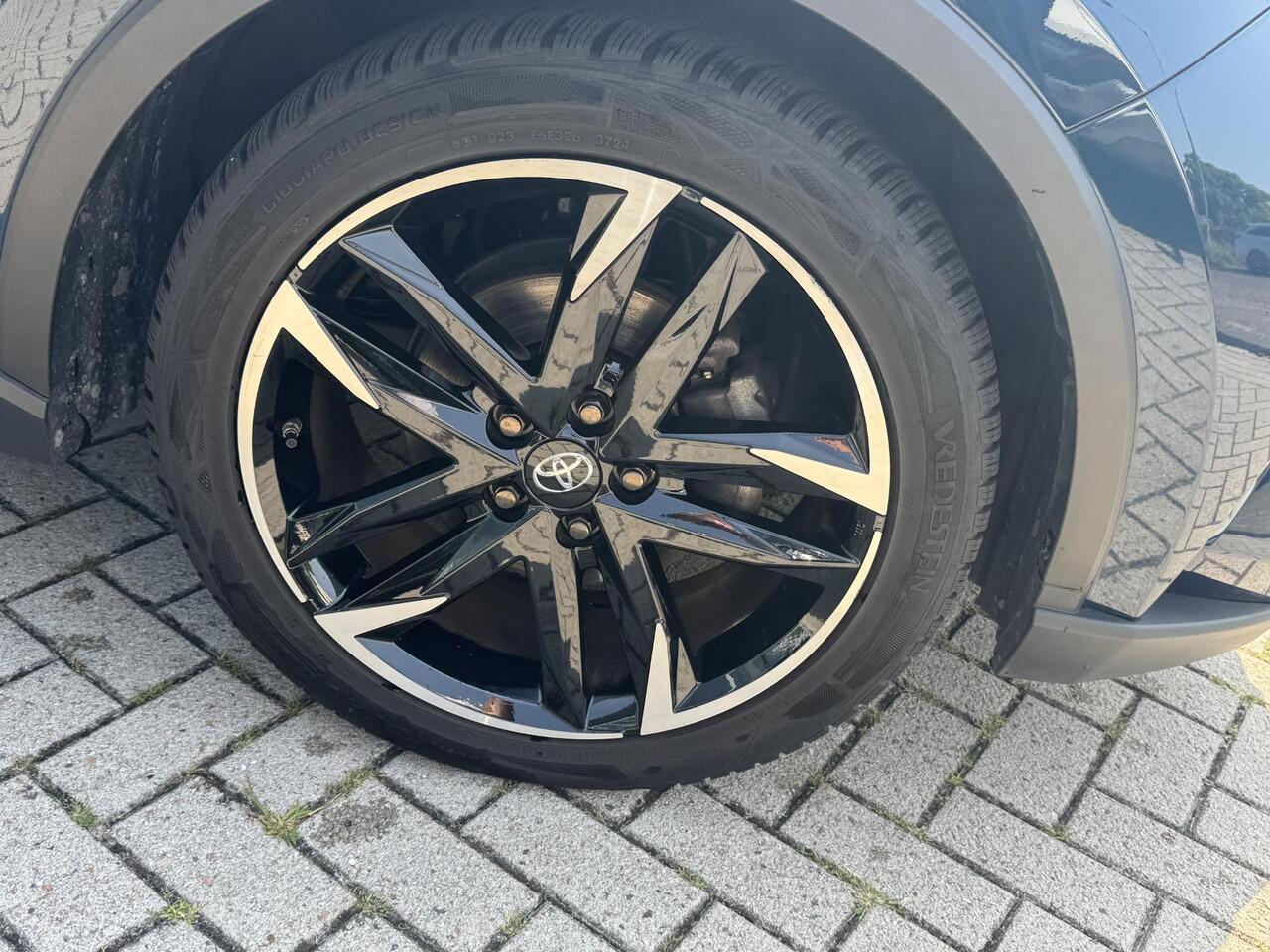 Toyota C-HR 1.8 Hybrid GR-Sport Stoel en stuur verwarming|Lmv|Luxe bekleding|Elektrische verstelbare voorstoel