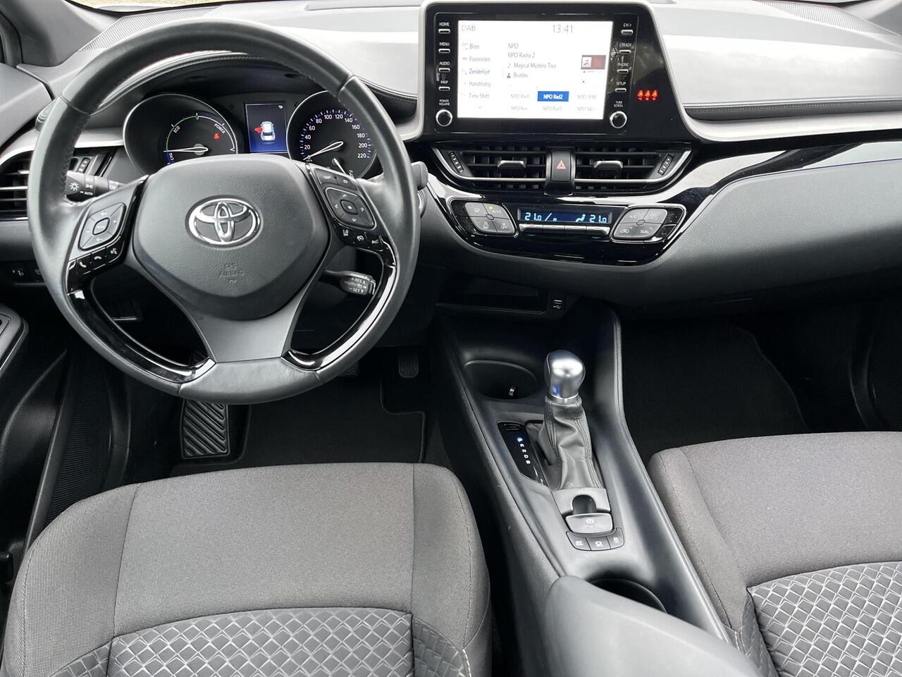 Toyota C-HR 1.8 Hybrid Active | Keyless entry | Carplay | Parkeercamera | Dealeronderhouden |