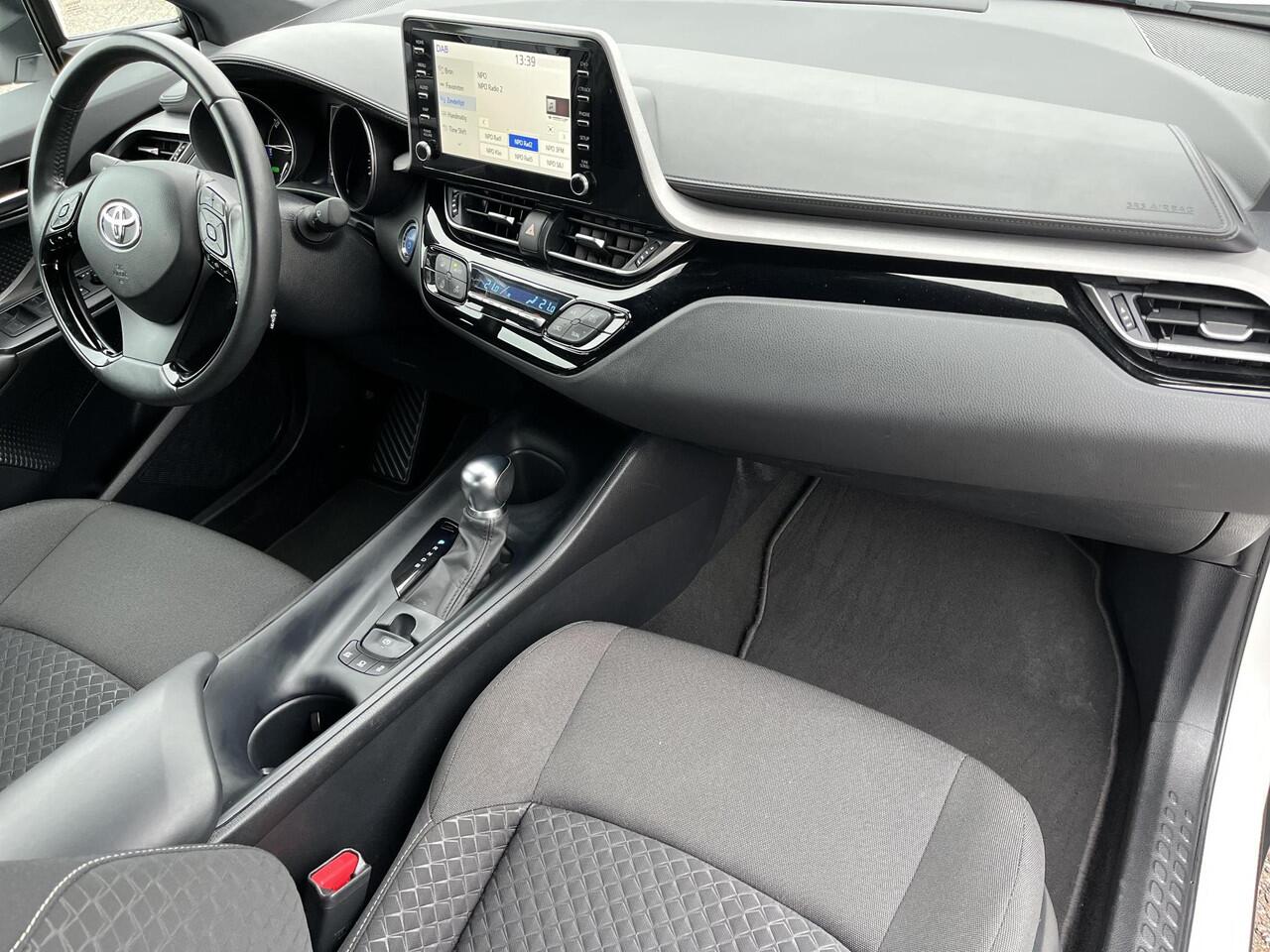 Toyota C-HR 1.8 Hybrid Active | Keyless entry | Carplay | Parkeercamera | Dealeronderhouden |