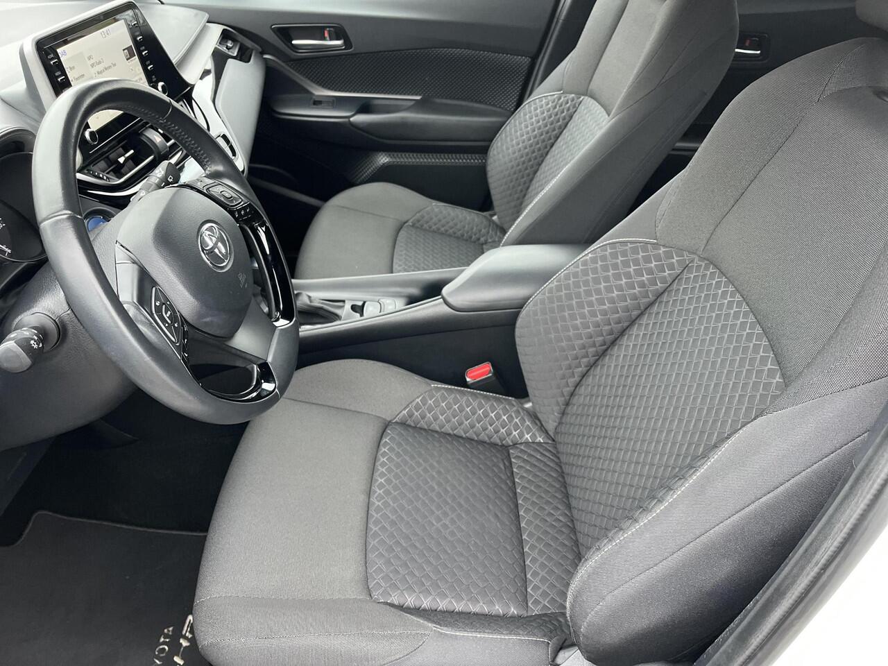 Toyota C-HR 1.8 Hybrid Active | Keyless entry | Carplay | Parkeercamera | Dealeronderhouden |