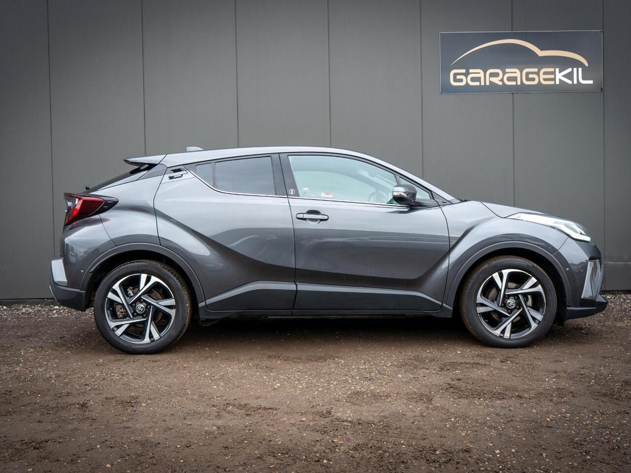 Toyota C-HR 2.0 Hybrid Team D Camera / Keyless / 18'' LM velgen / LED / Privacy glass / Stoel + stuur verw. / Carplay