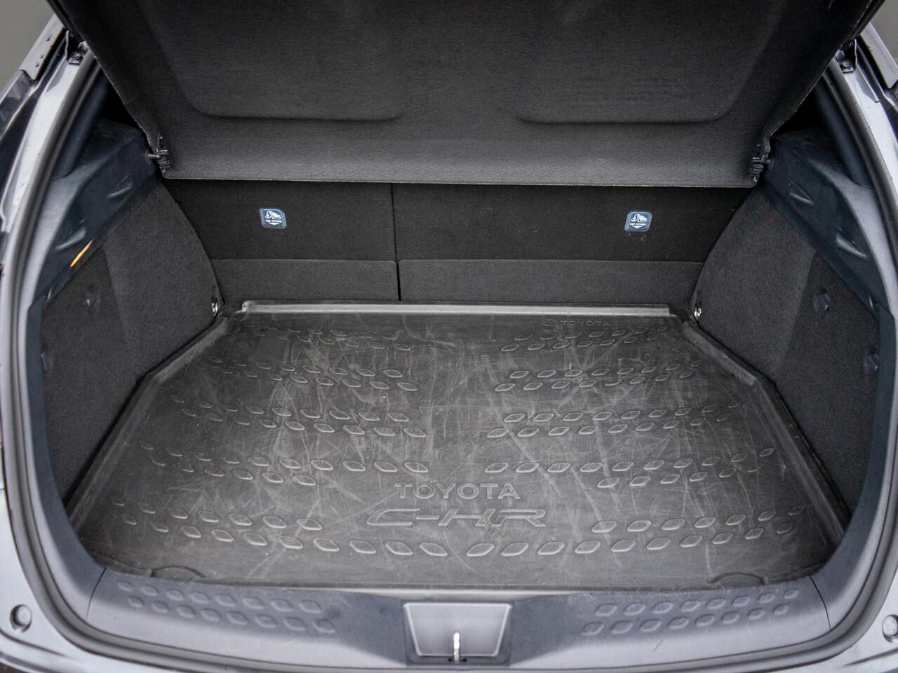 Toyota C-HR 2.0 Hybrid Team D Camera / Keyless / 18'' LM velgen / LED / Privacy glass / Stoel + stuur verw. / Carplay