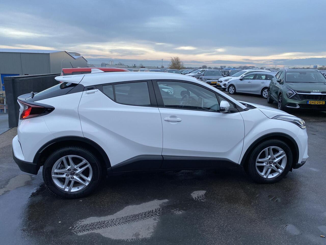 Toyota C-HR 1.8 Hybrid Active Apple CarPlay/Android Auto Navigatie, achteruitrij camera, keyless, adaptieve cruise control