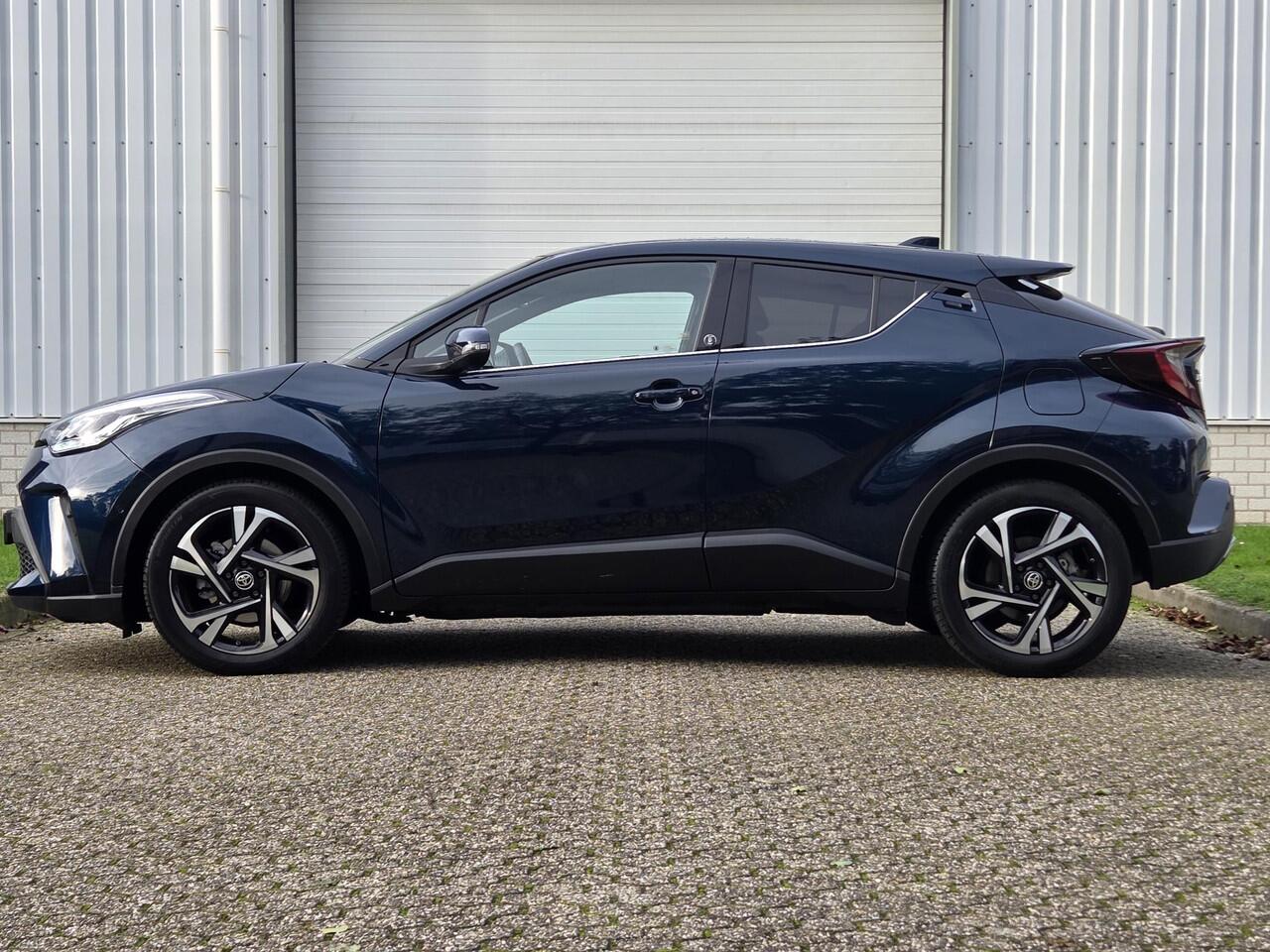 Toyota C-HR 2.0 Hybrid Dynamic / Afneembare Trekhaak / Stoel & stuur verwarming / Achteruitrijcamera / Dode Hoek Detectie / Apple Carplay & Android Auto / Climate Control / Navigatie / Parkeersensoren /