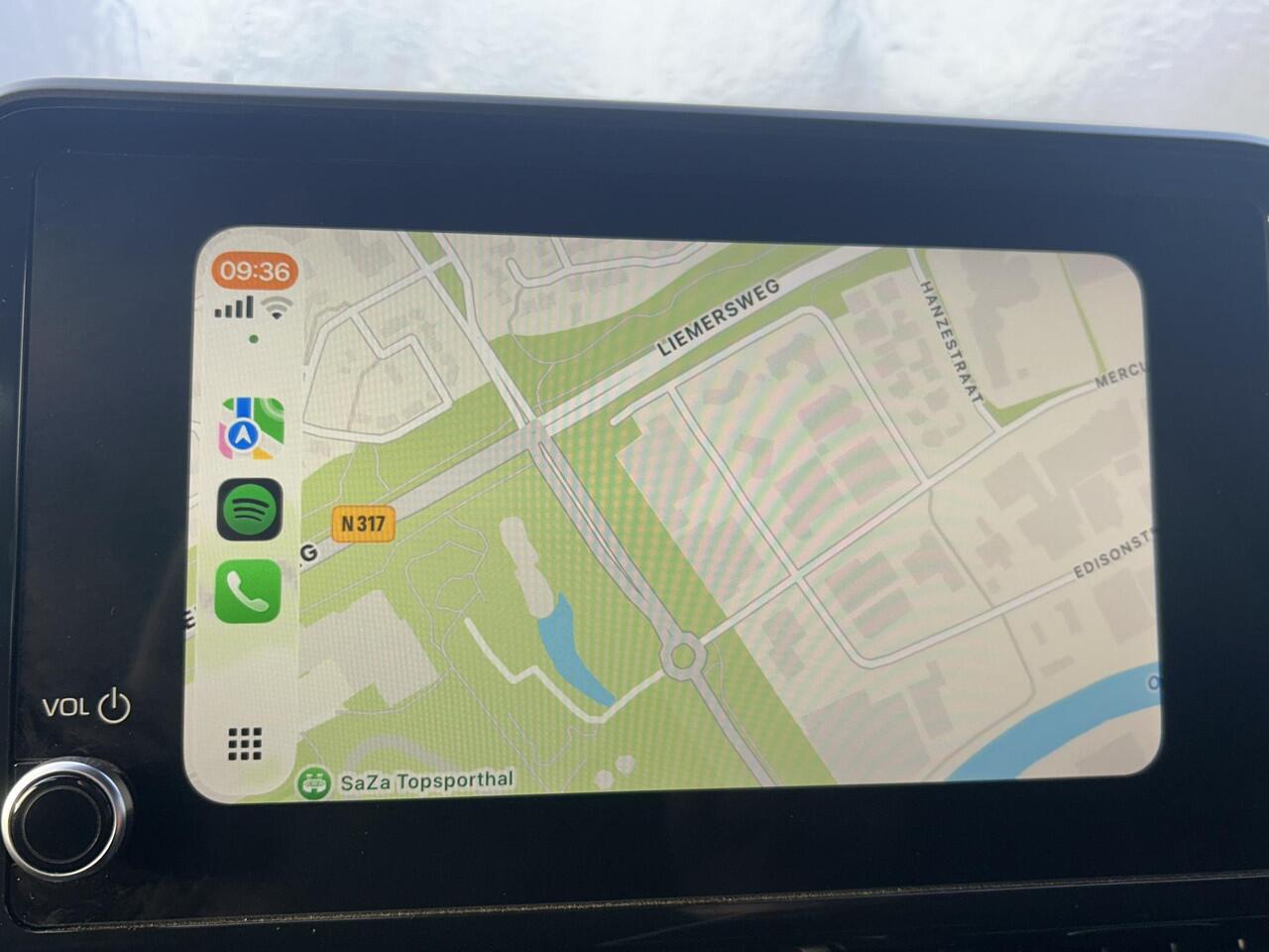 Toyota C-HR 2.0 Hybrid Dynamic / Afneembare Trekhaak / Stoel & stuur verwarming / Achteruitrijcamera / Dode Hoek Detectie / Apple Carplay & Android Auto / Climate Control / Navigatie / Parkeersensoren /