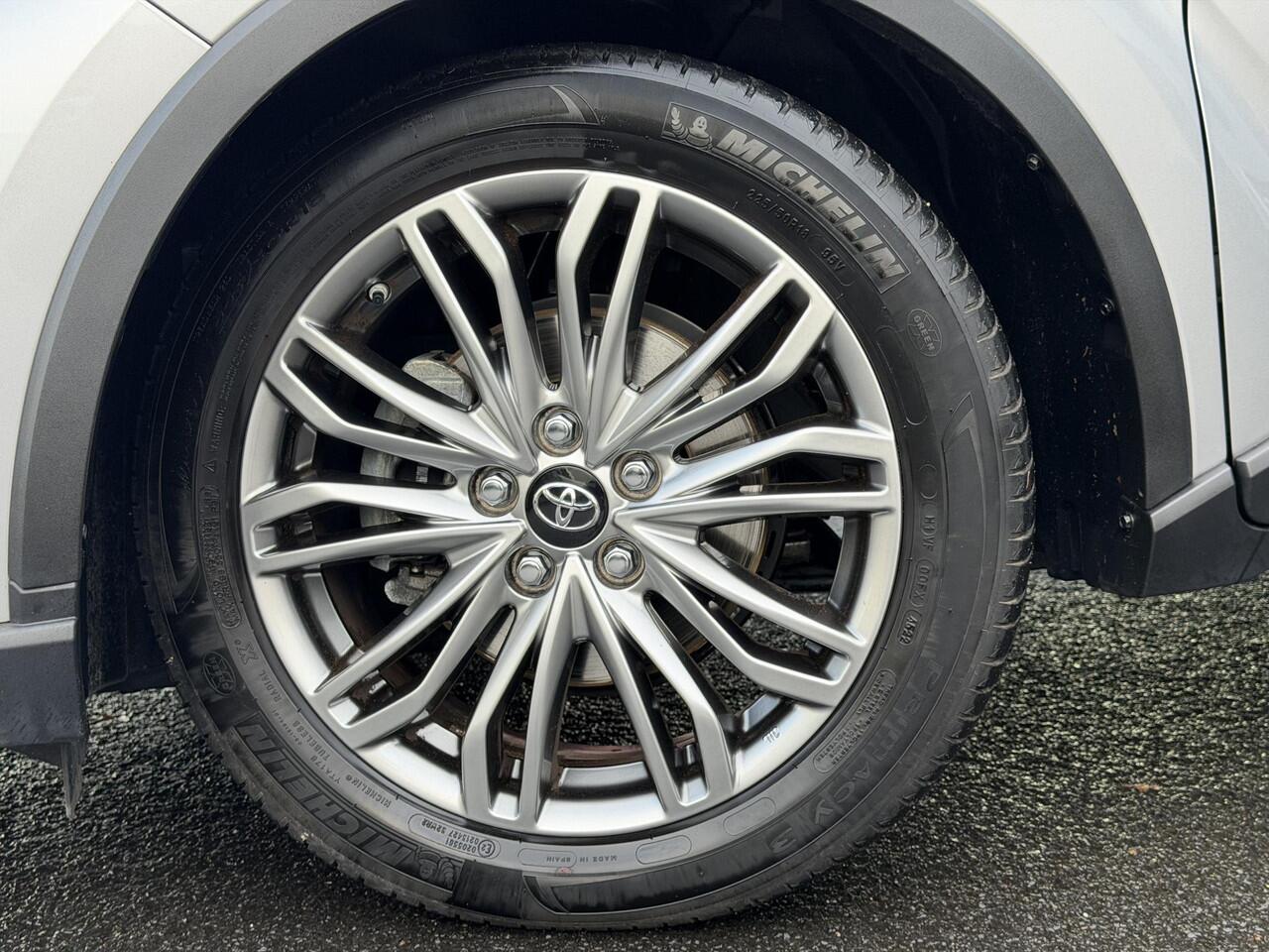 Toyota C-HR 1.8 Hybrid Executive 1e eigenaar | JBL | Stoel/stuurwielverwarming | Half lederen bekleding | Dodehoekdetectie