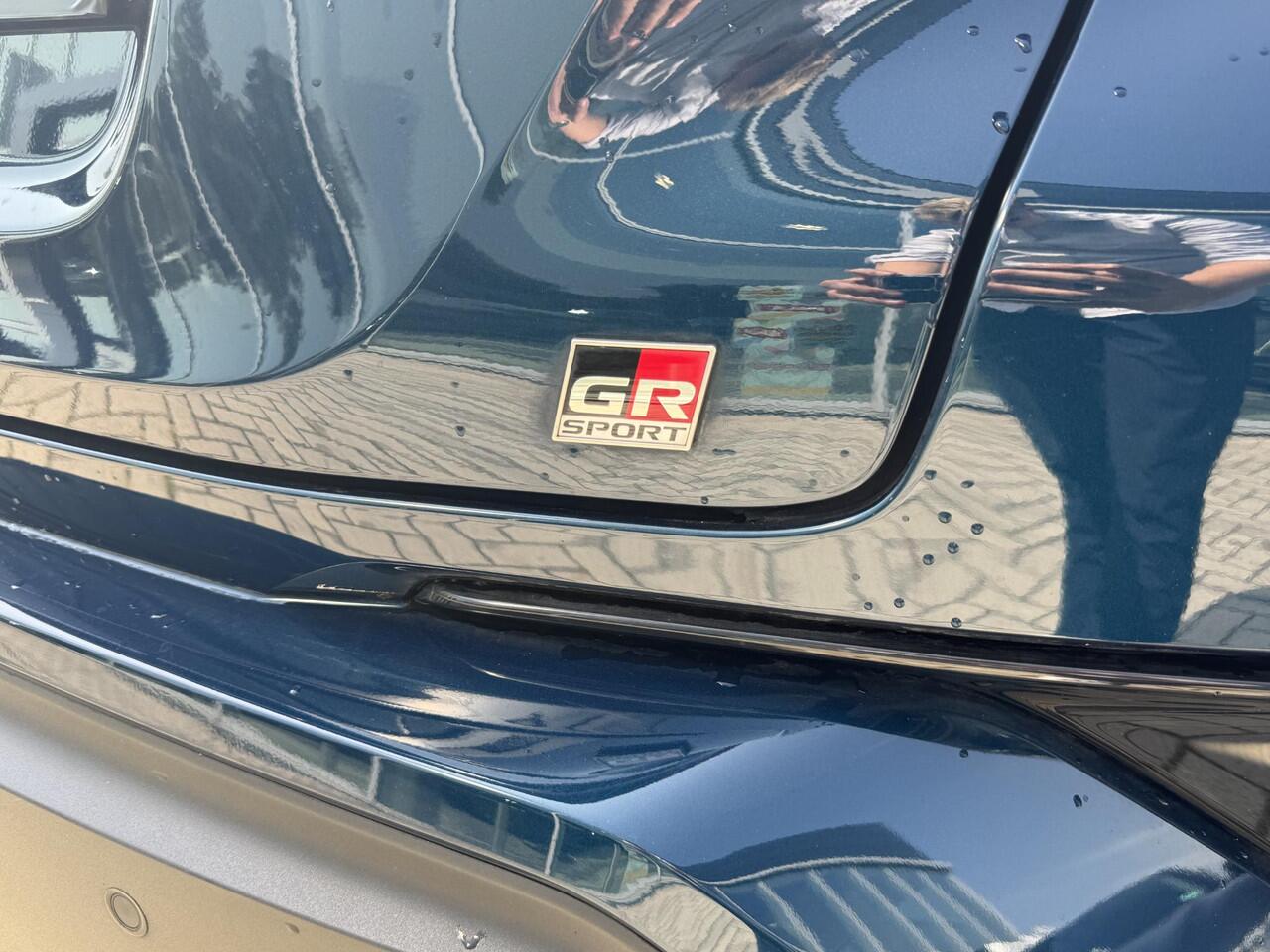 Toyota C-HR 1.8 Hybrid GR-Sport Stoel en stuur verwarming|Lmv|Luxe bekleding|Elektrische verstelbare voorstoel