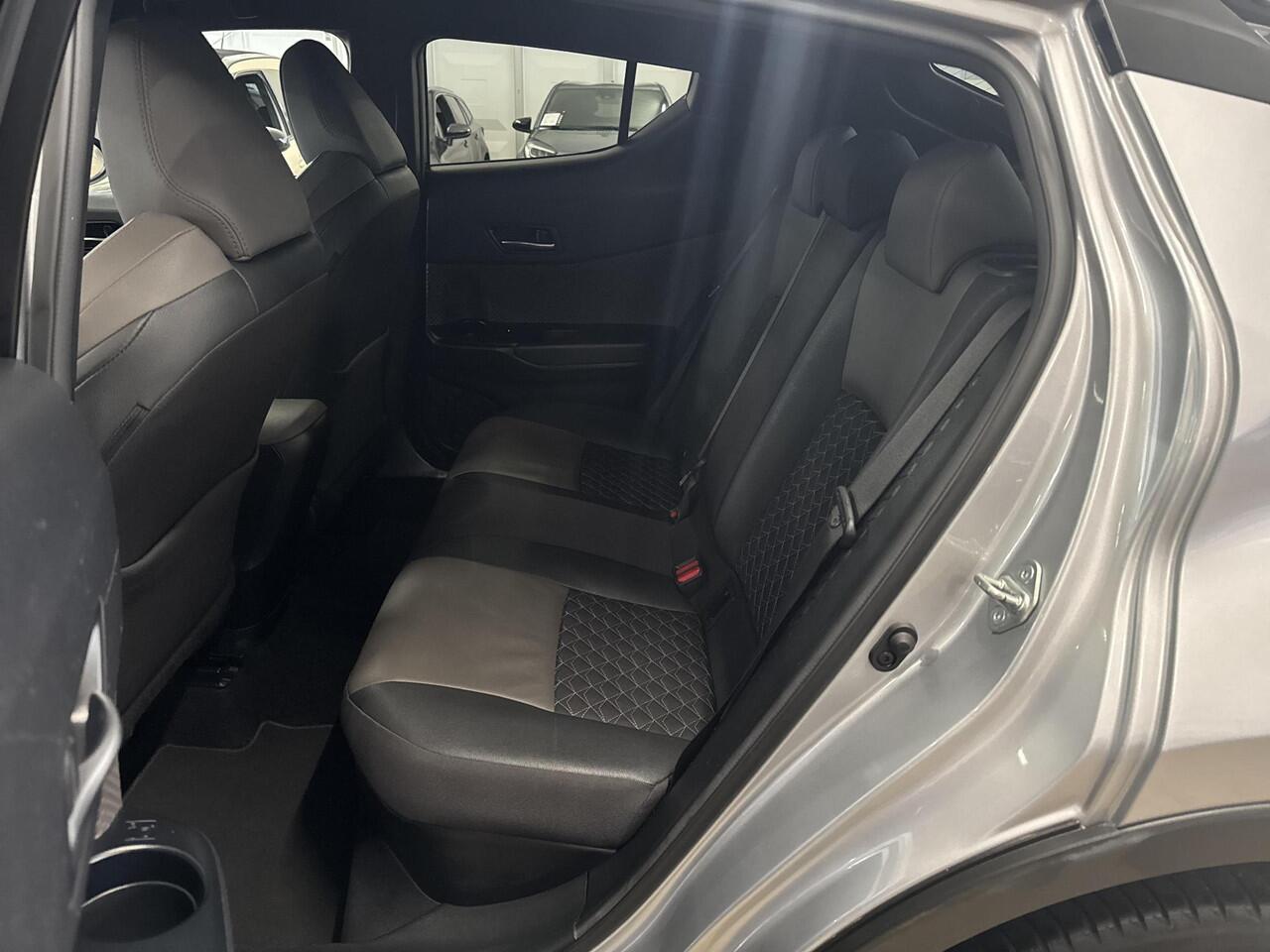 Toyota C-HR 1.8 Hybrid Executive | 06-10141018 Voor meer informatie